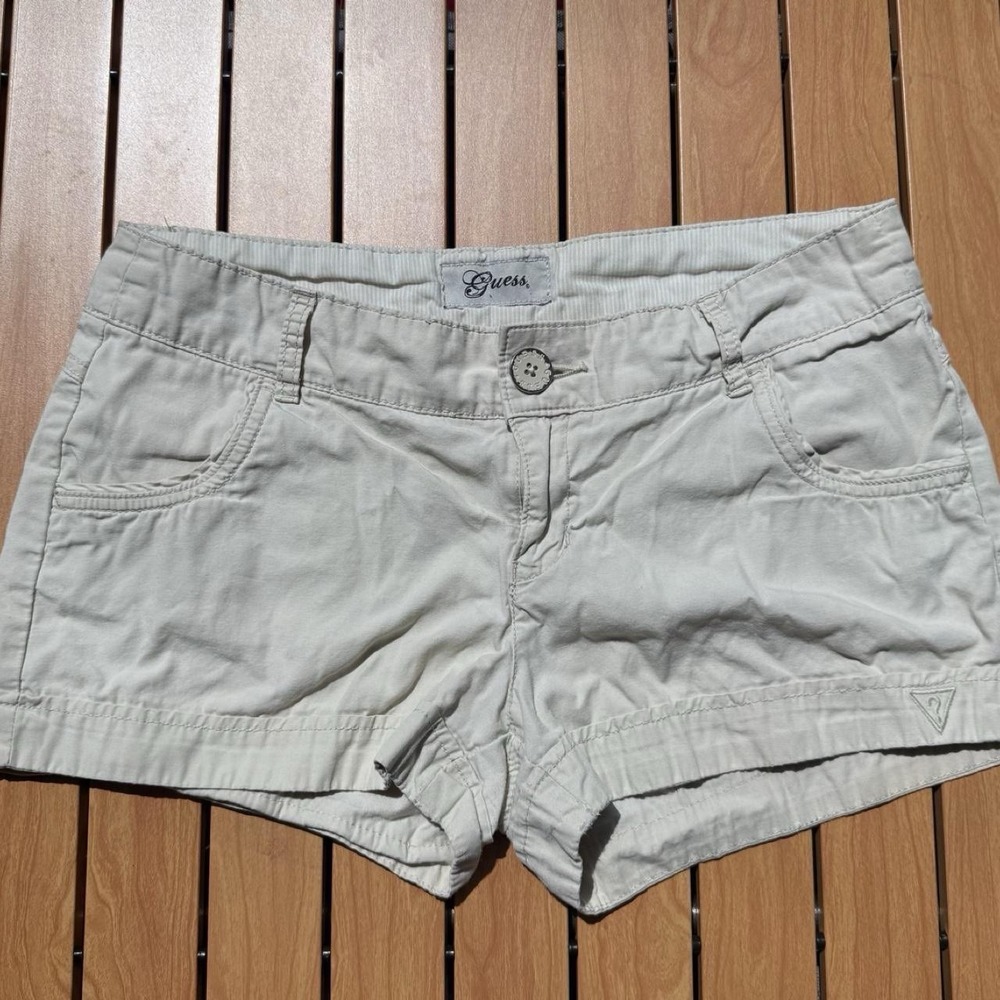 Vintage GUESS Women's Beige Cargo Mid Rise Shorts 30